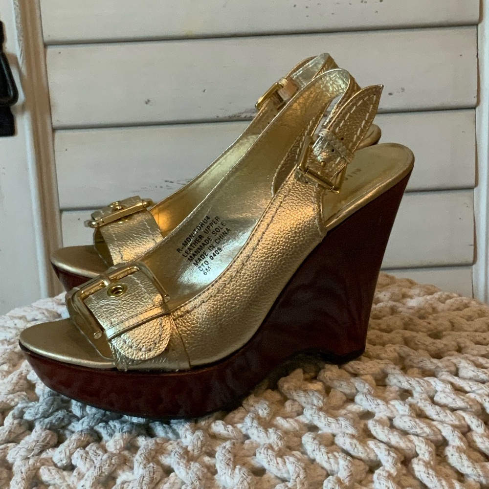 Nine West Peep Toe Metallic Wedges size 6 Platform Gold Leather Wooden Heel